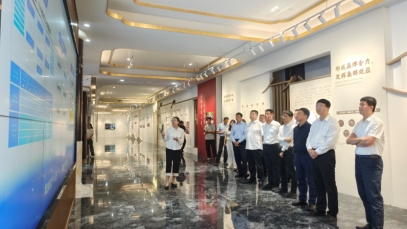 数据助推产业发展 江苏省数据局一行到9游会j9登录_J9九游会·（中国）9游会j9登录登录入口调研走访